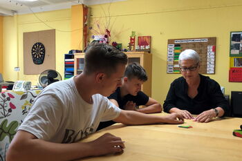 Tagesgruppe Marzahn: Auch gemeinsames Spielen gehört zum Programm Tagesgruppe Marzahn: Auch gemeinsames Spielen gehört zum Programm