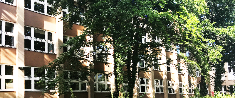 Schulbezogene Sozialarbeit an der Karlsgarten-Schule in Berlin Neukölln, inklusive Grundschule, Schulgebäude Schulbezogene Sozialarbeit an der Karlsgarten-Schule in Berlin Neukölln, inklusive Grundschule, Schulgebäude